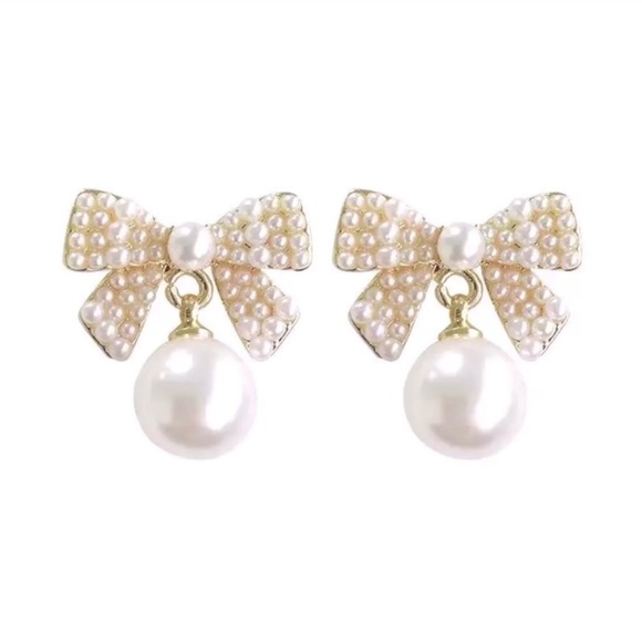 Miss Glam Co. Jewelry - Pearl Bow Gold Earrings